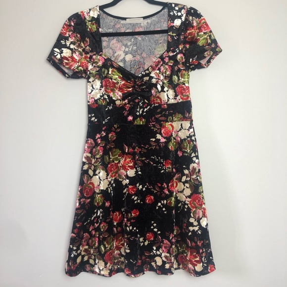 Urban Outfitters Floral Velvet Dress Queen Anne Neckline Small Red Black